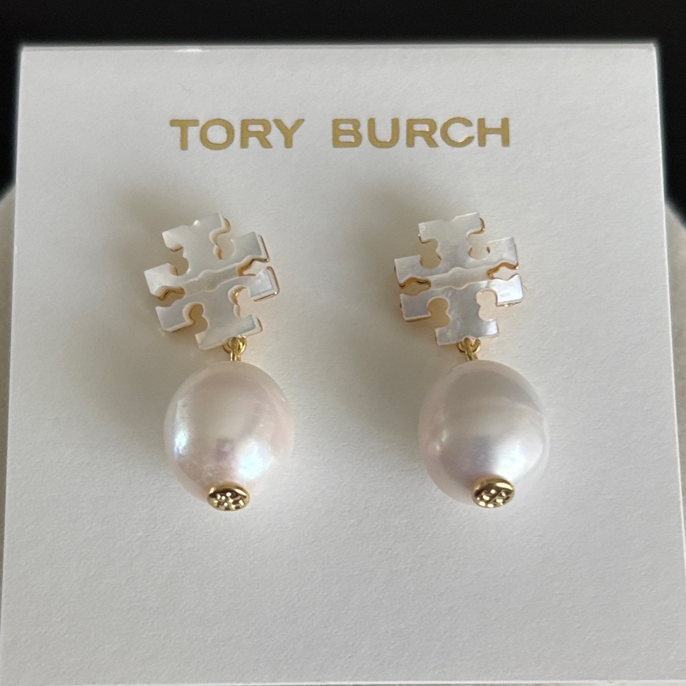 🧡🧡 Tory Burch Gold and White Pearl Earrings 🧡🧡
